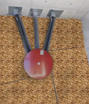 kaksi kattilaa yksi jousipurkain pieni